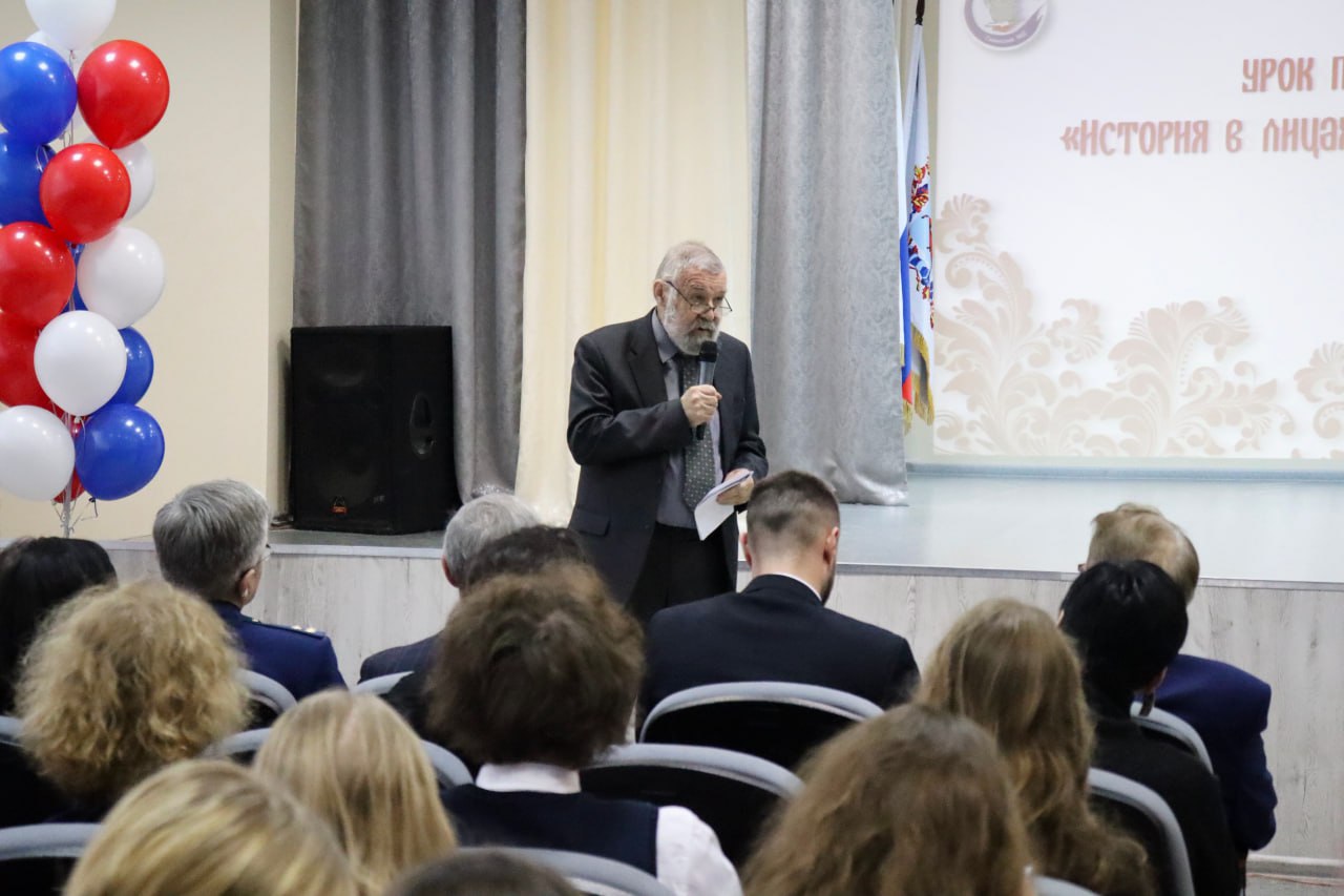 Руководитель регионального следственного управления подписал соглашение о сотрудничестве и принял участие в юбилейном патриотическом уроке Руководитель регионального следственного управления подписал соглашение о сотрудничестве и принял участие в юбилейном патриотическом уроке