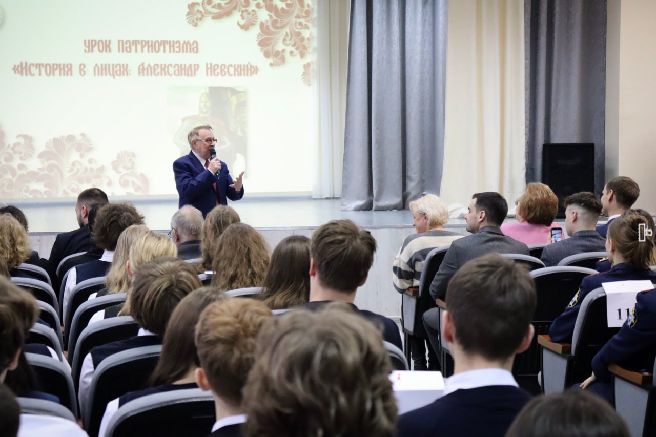 Руководитель регионального следственного управления подписал соглашение о сотрудничестве и принял участие в юбилейном патриотическом уроке Руководитель регионального следственного управления подписал соглашение о сотрудничестве и принял участие в юбилейном патриотическом уроке