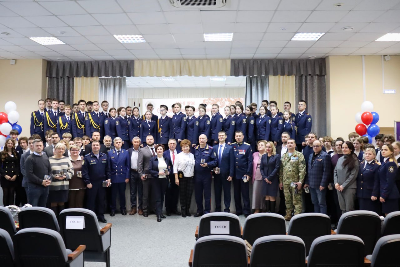 Руководитель регионального следственного управления подписал соглашение о сотрудничестве и принял участие в юбилейном патриотическом уроке Руководитель регионального следственного управления подписал соглашение о сотрудничестве и принял участие в юбилейном патриотическом уроке