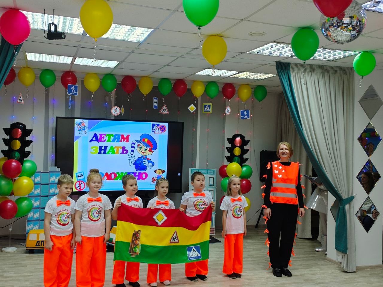 В Нижнем Новгороде сотрудники ГАИ приняли участие в финале городского конкурса «Юные знатоки дорожного движения» В Нижнем Новгороде сотрудники ГАИ приняли участие в финале городского конкурса «Юные знатоки дорожного движения»