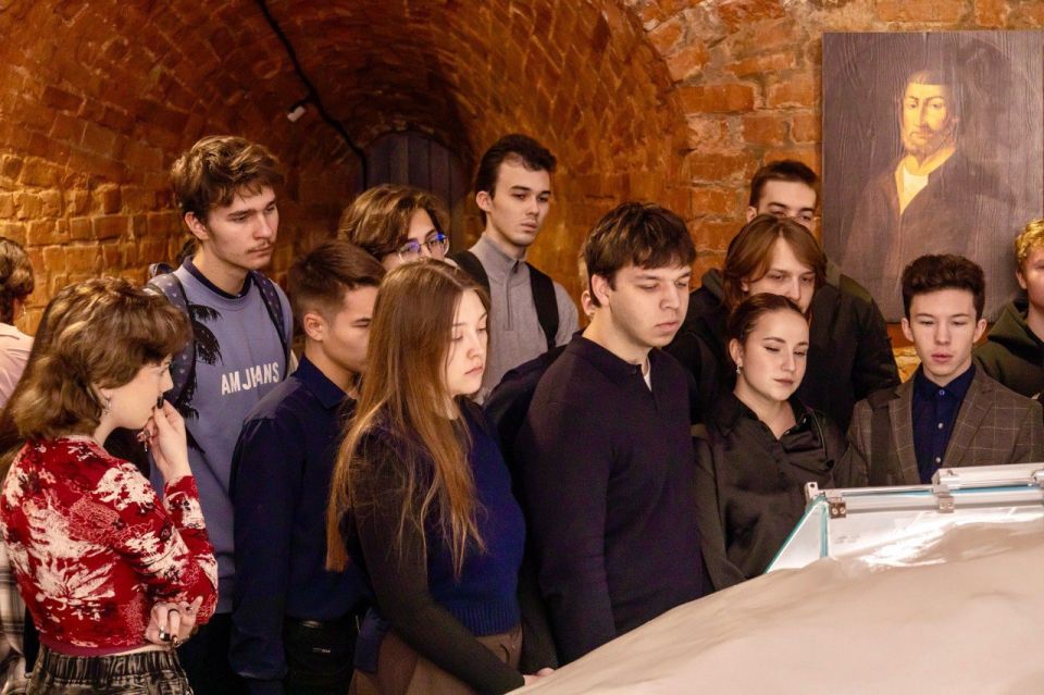 ����� 300 ��������� ���� ����������� ������� ������� �� �� ���������, � � �����