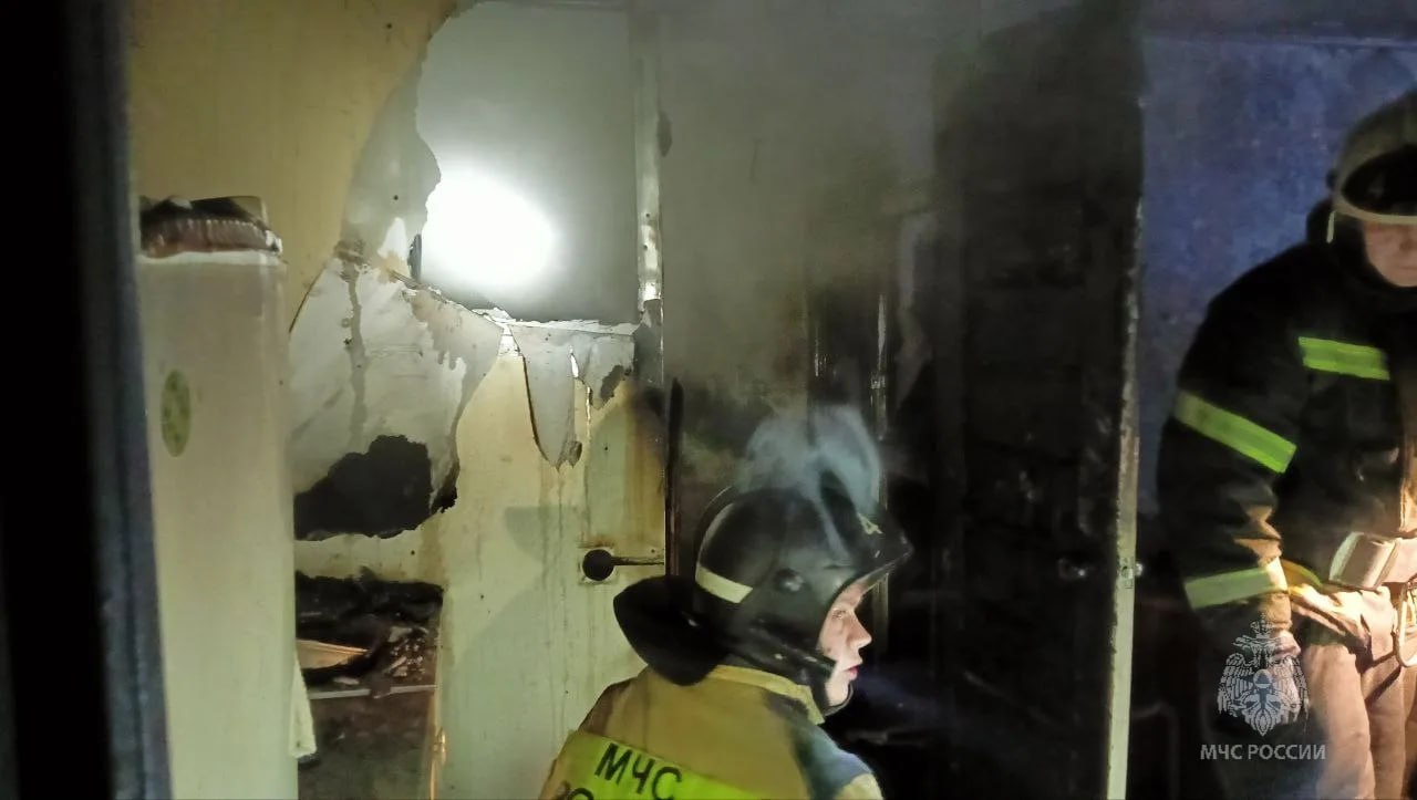 Пожар произошел в доме на ул. Бориса Корнилова в Нижнем Новгороде