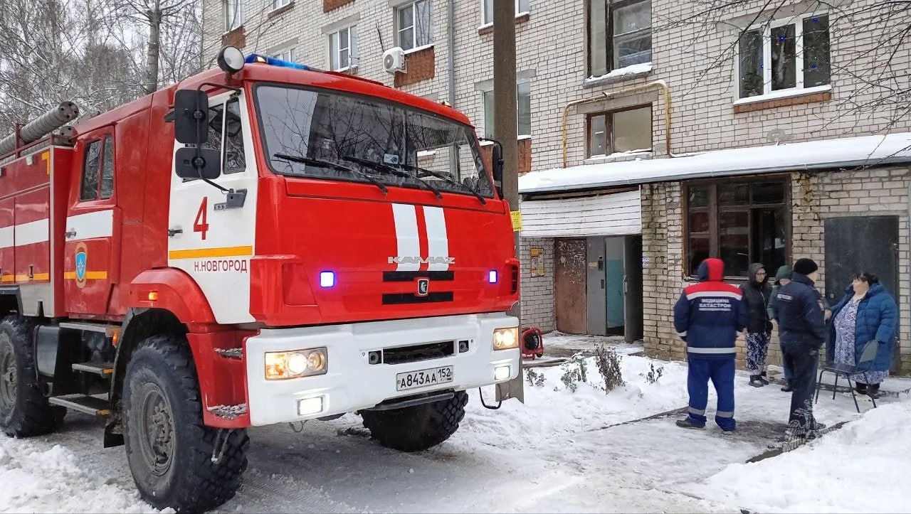 Пожар произошел в доме на ул. Бориса Корнилова в Нижнем Новгороде Пожар произошел в доме на ул. Бориса Корнилова в Нижнем Новгороде