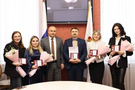 Герои живут среди нас. Их оружие – не автоматы, а доброта, их фронт – тыл, а их вклад в общее дело невозможно измерить обычными мерами