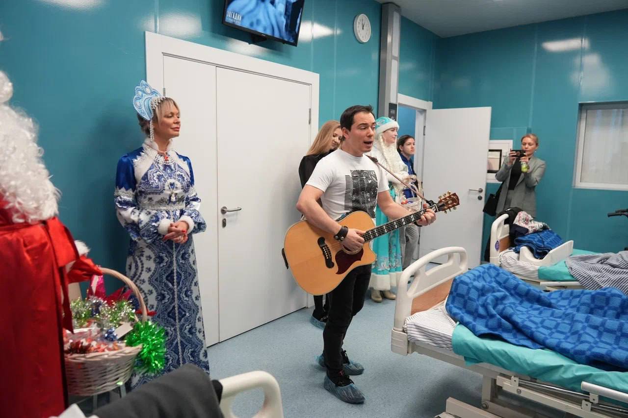 Единая Россия поздравляет участников СВО с Новым годом и отправляет на передовую праздничные гуманитарные посылки: Единая Россия поздравляет участников СВО с Новым годом и отправляет на передовую праздничные гуманитарные посылки: