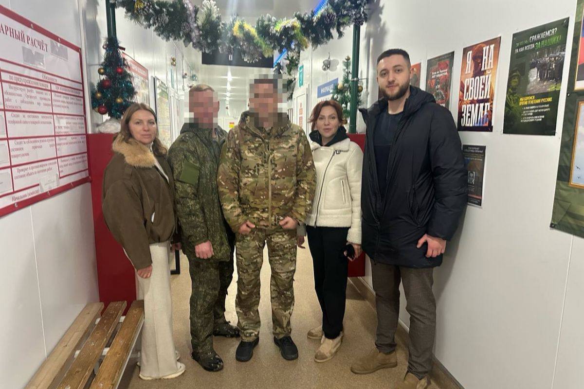 Единая Россия поздравляет участников СВО с Новым годом и отправляет на передовую праздничные гуманитарные посылки: Единая Россия поздравляет участников СВО с Новым годом и отправляет на передовую праздничные гуманитарные посылки: