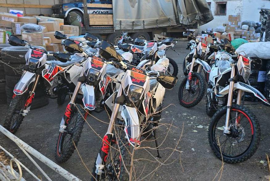 Единая Россия поздравляет участников СВО с Новым годом и отправляет на передовую праздничные гуманитарные посылки: Единая Россия поздравляет участников СВО с Новым годом и отправляет на передовую праздничные гуманитарные посылки: