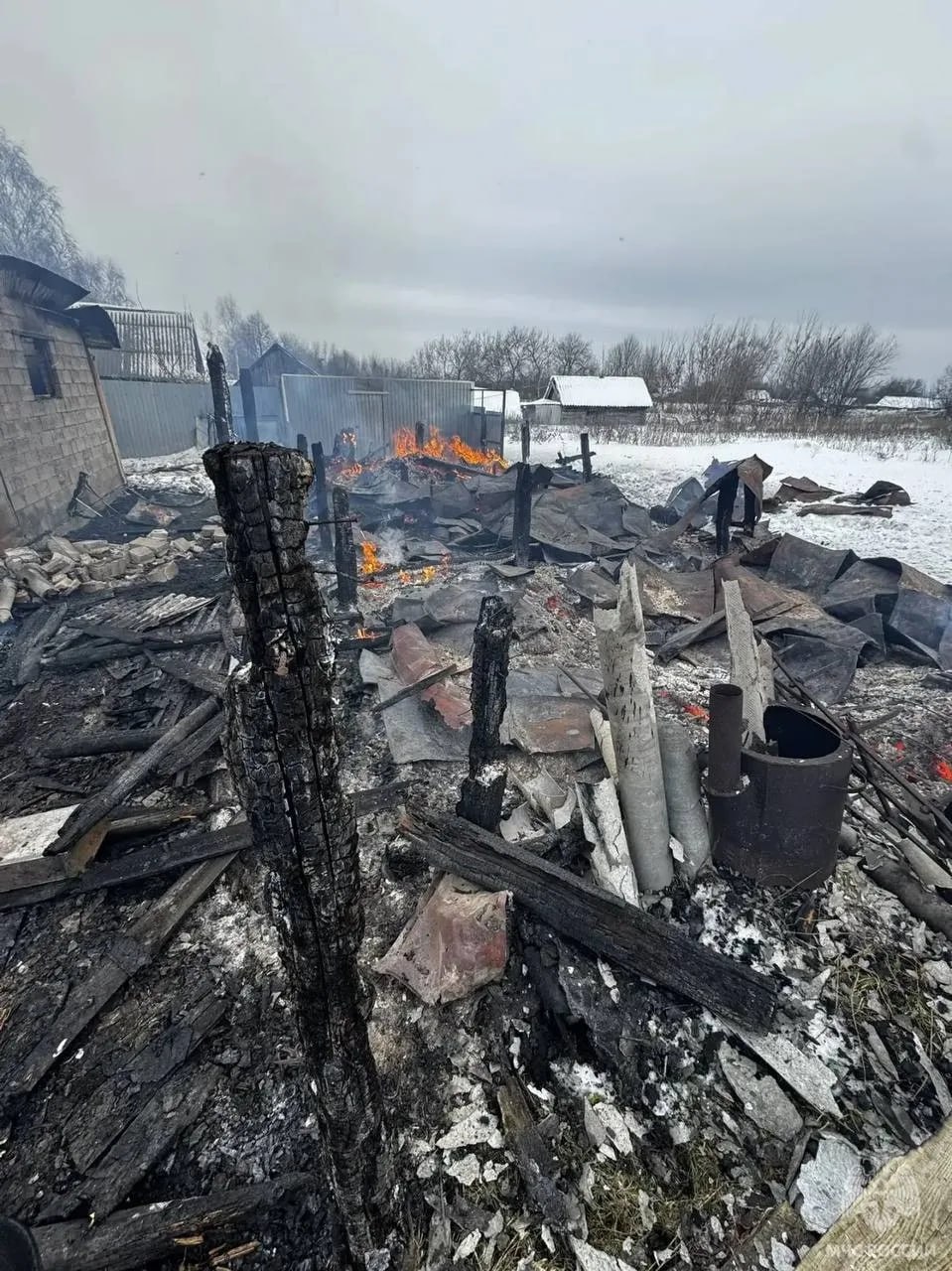 Страшные кадры сгоревшего дома в Пильнинском округе Страшные кадры сгоревшего дома в Пильнинском округе