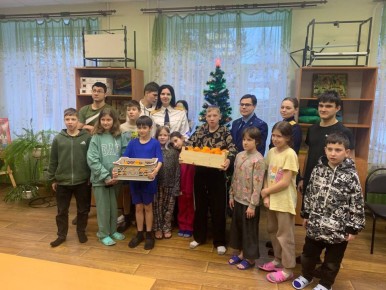 Сотрудники следственного управления поздравили воспитанников детского дома с Новым годом и приближающемся Рождеством