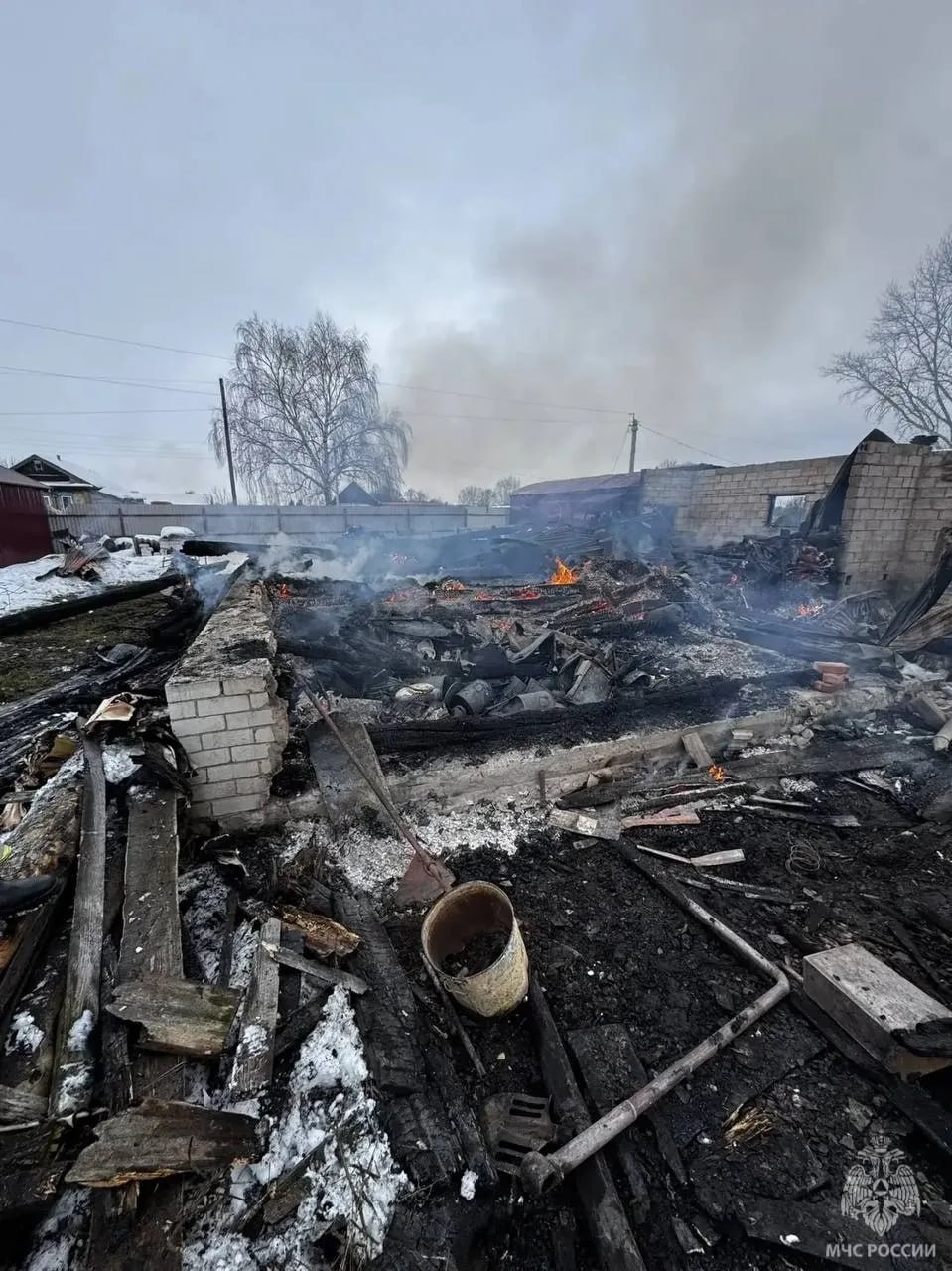 Страшные кадры сгоревшего дома в Пильнинском округе Страшные кадры сгоревшего дома в Пильнинском округе