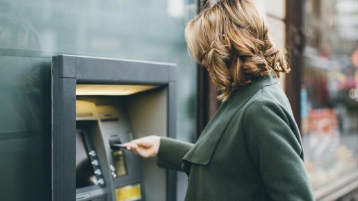 Как не поддаться панике: реальные причины обналичивания средств с карт
