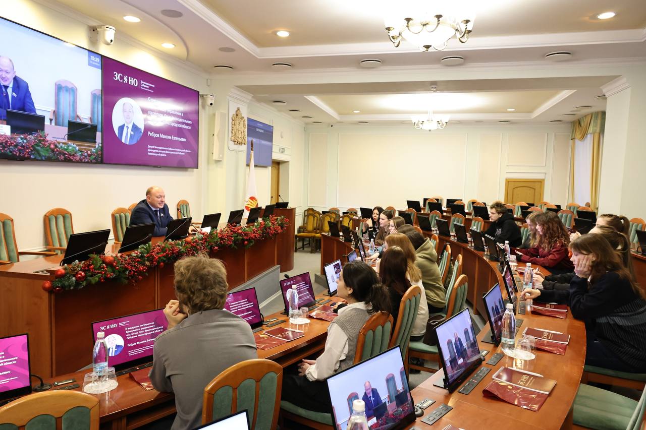 От архивных документов до современных законопроектов - студенты НГЛУ увидели, как работает региональный парламент