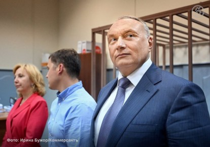 Генпрокуратура, добиваясь взыскания с экс-сенатора Дмитрия Савельева более 600 млн руб., которые принесло ему тайное занятие бизнесом, через суд арестовала помещения в крупнейшем нижегородском ТЦ «Фантастика»