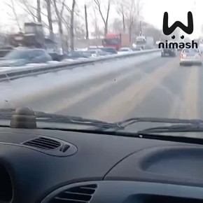 Дорожники спровоцировали пробку на Московском шоссе