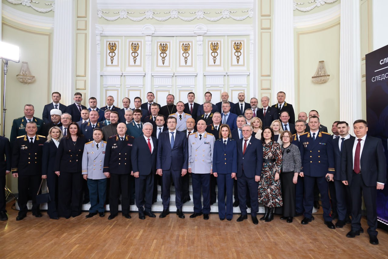 Начальник ГУ МВД России по Нижегородской области поздравил нижегородских сотрудников Следственного комитета с 15-летием службы Начальник ГУ МВД России по Нижегородской области поздравил нижегородских сотрудников Следственного комитета с 15-летием службы