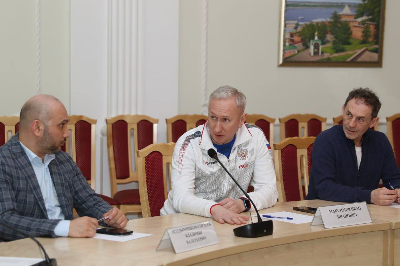 Встретился с настоящей спортивной легендой – сборной России по хоккею с мячом Встретился с настоящей спортивной легендой – сборной России по хоккею с мячом