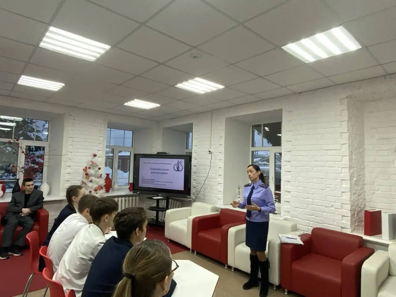 В ознаменование 15-летия со дня образования Следственного комитета Российской Федерации старший следователь регионального следственного управления провела занятие по вопросам уголовной ответственности несовершеннолетних В ознаменование 15-летия со дня образования Следственного комитета Российской Федерации старший следователь регионального следственного управления провела занятие по вопросам уголовной ответственности несовершеннолетних