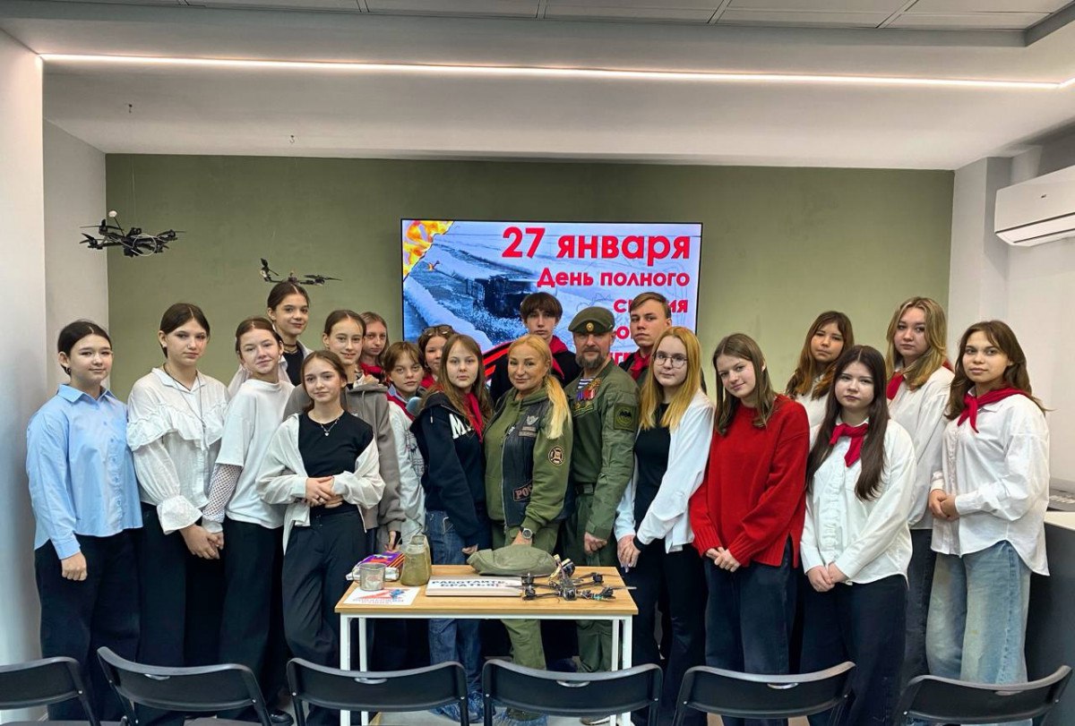 «Ночные валькирии» провели урок мужества в 20-й школе Автозаводского района