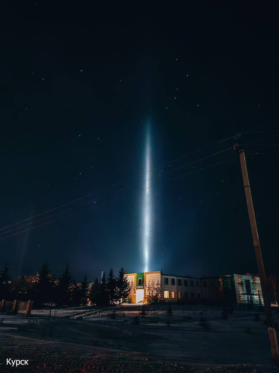 Дарт Вейдер теперь в России: яркие световые мечи столбы озарили небо над западом РФ Дарт Вейдер теперь в России: яркие световые мечи столбы озарили небо над западом РФ