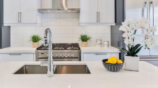 Заляпанная свеклой и морковью столешница будет сиять: нужно протереть этим продуктом