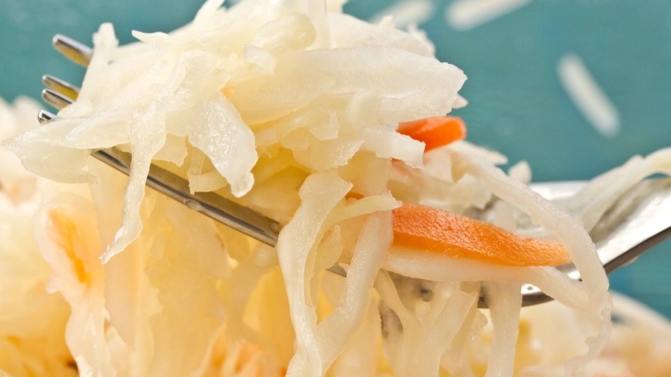 Как подготовить квашеную капусту, чтобы зимой наслаждаться хрустящим вкусом