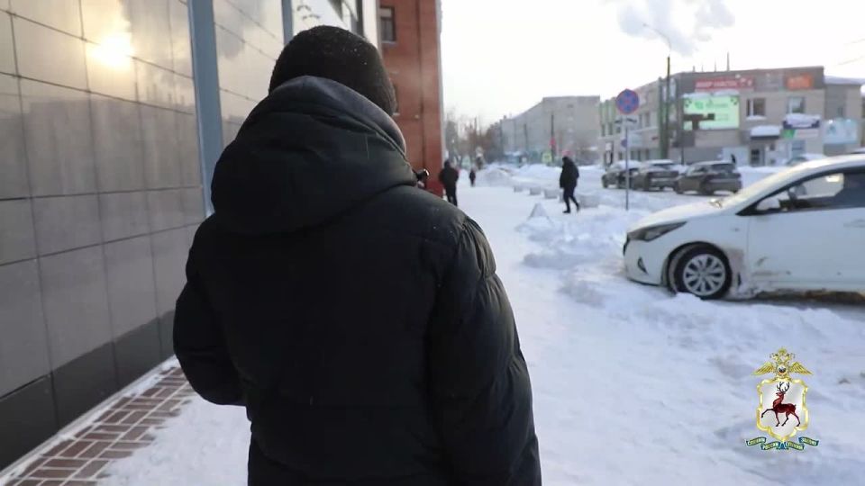 Житель города Бор, у которого вымогали денежные средства, поблагодарил полицейских за оперативное реагирование на его обращение и задержание подозреваемого