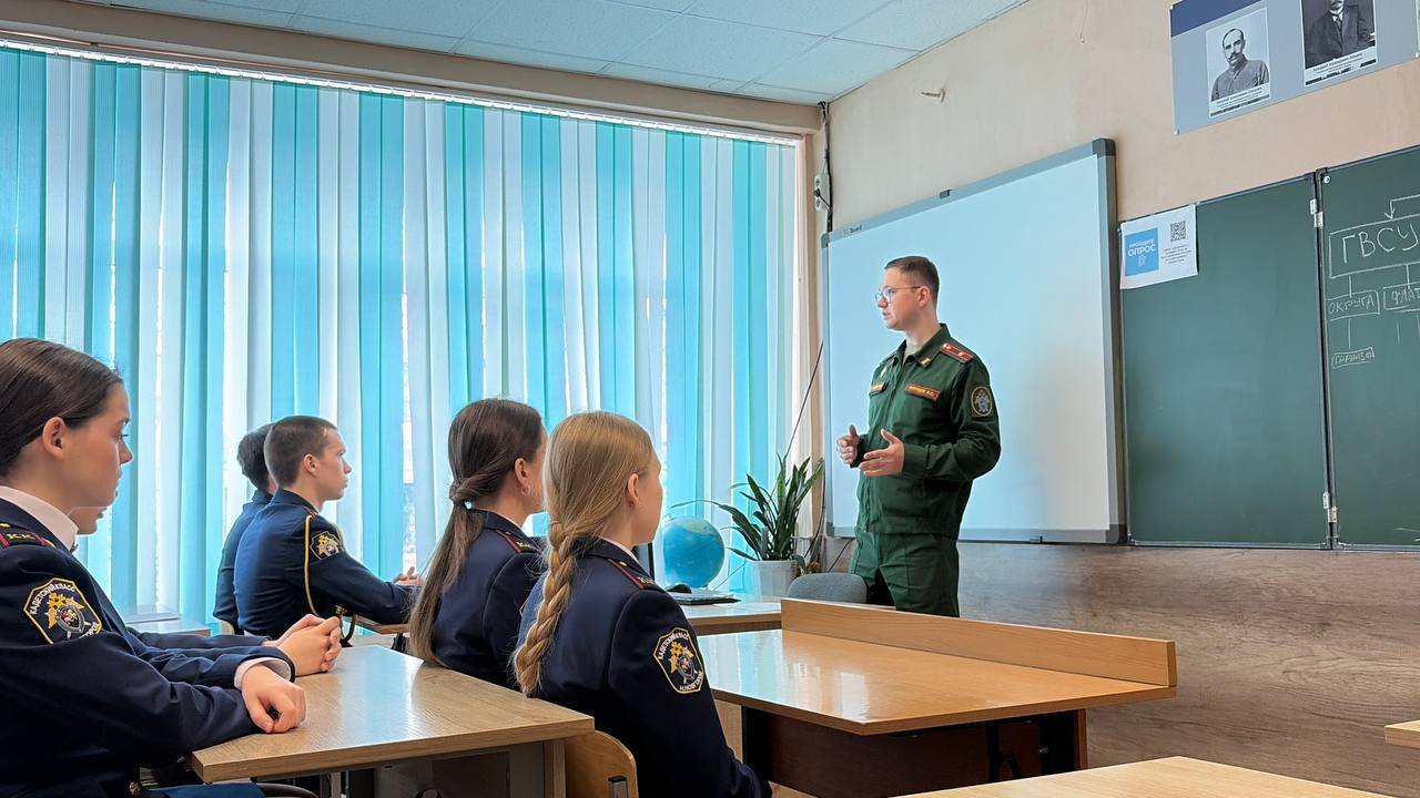 В преддверии Дня защитника Отечества сотрудники ведомства провели для кадет патриотический урок мужества В преддверии Дня защитника Отечества сотрудники ведомства провели для кадет патриотический урок мужества
