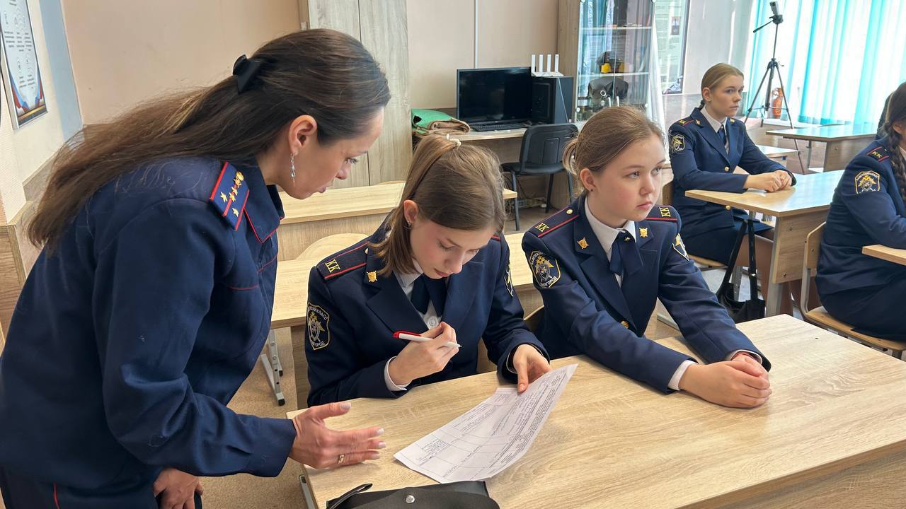 В преддверии Дня защитника Отечества сотрудники ведомства провели для кадет патриотический урок мужества В преддверии Дня защитника Отечества сотрудники ведомства провели для кадет патриотический урок мужества