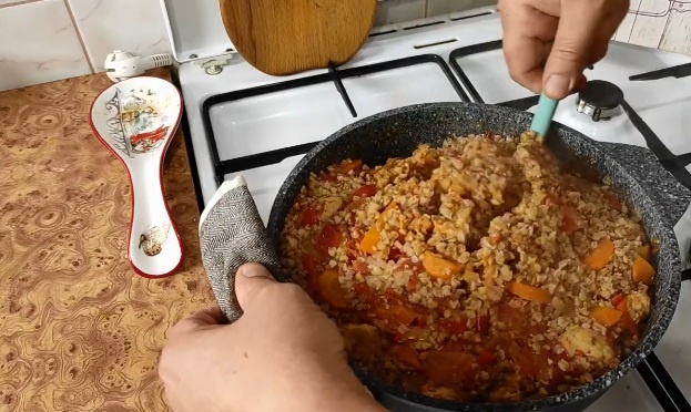 Гречневая каша с мясом и овощами