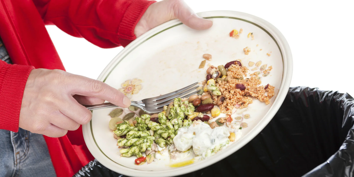 Как справиться с праздничными остатками: кулинарные советы для новогоднего стола