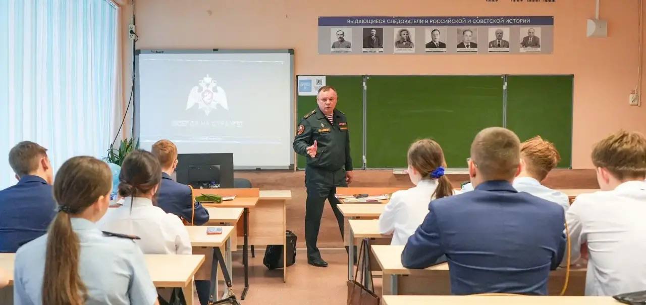 В преддверии Дня защитника Отечества для кадетов проведен патриотический урок В преддверии Дня защитника Отечества для кадетов проведен патриотический урок