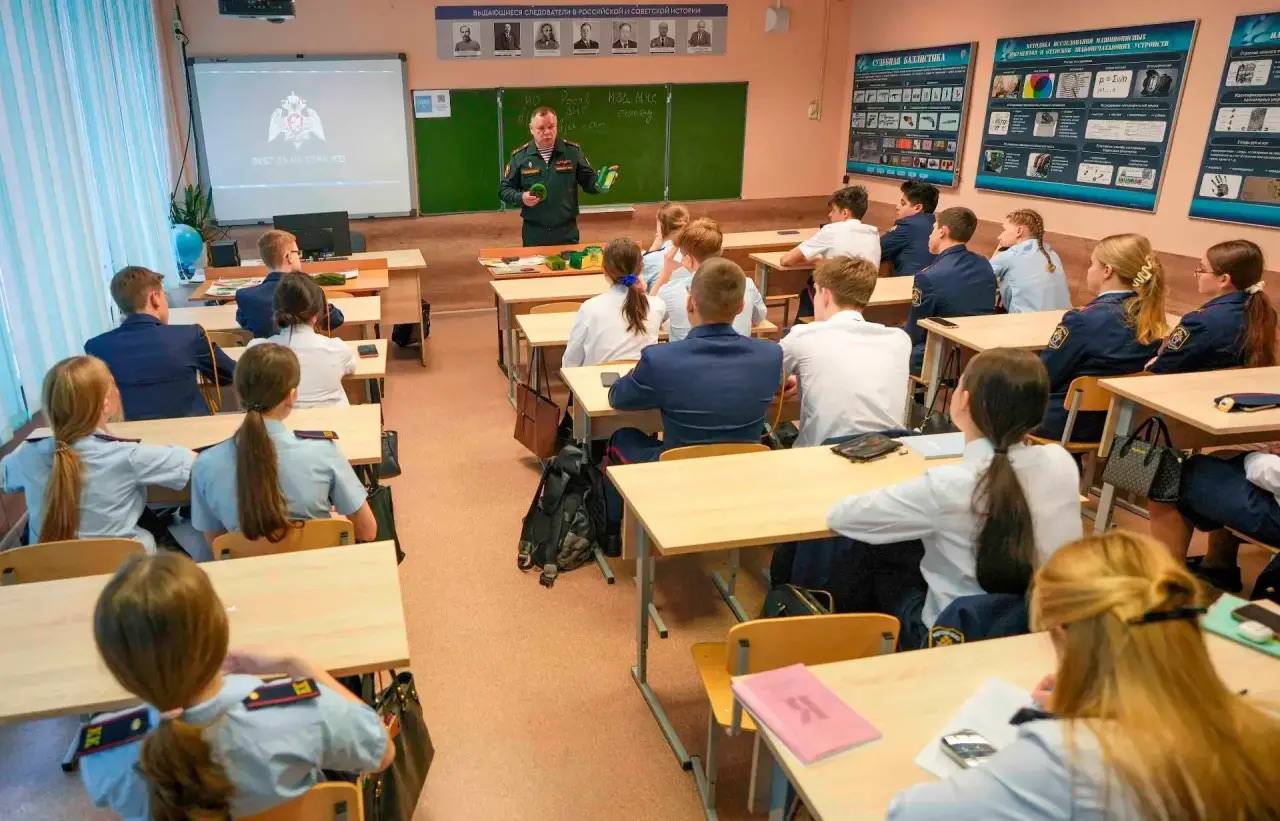 В преддверии Дня защитника Отечества для кадетов проведен патриотический урок В преддверии Дня защитника Отечества для кадетов проведен патриотический урок