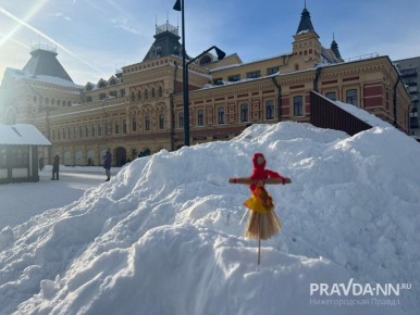 На Нижегородской ярмарке прошло сожжение мини-чучела и записок с негативом, от которого бы хотели избавиться нижегородцы