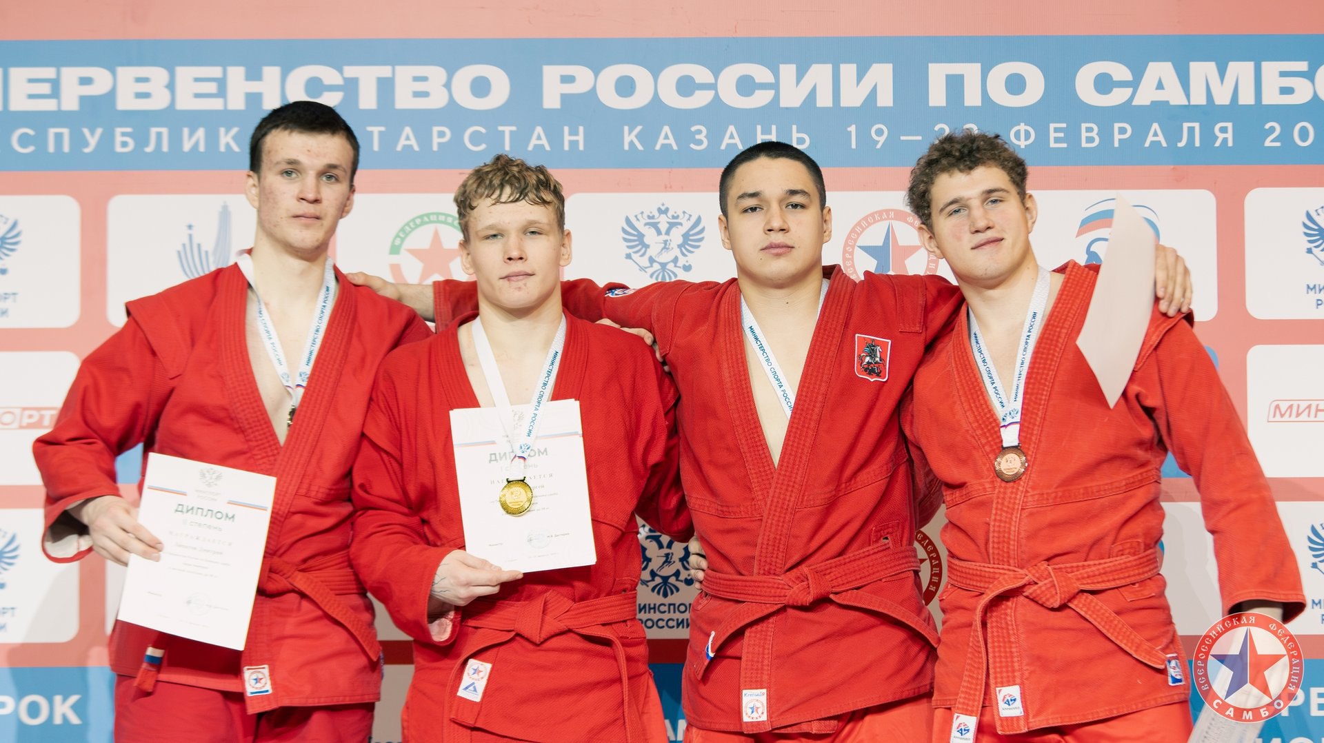 Гордимся нашими спортсменами! Нижегородцы завоевали пять медалей на юниорском первенстве России по самбо в Казани Гордимся нашими спортсменами! Нижегородцы завоевали пять медалей на юниорском первенстве России по самбо в Казани