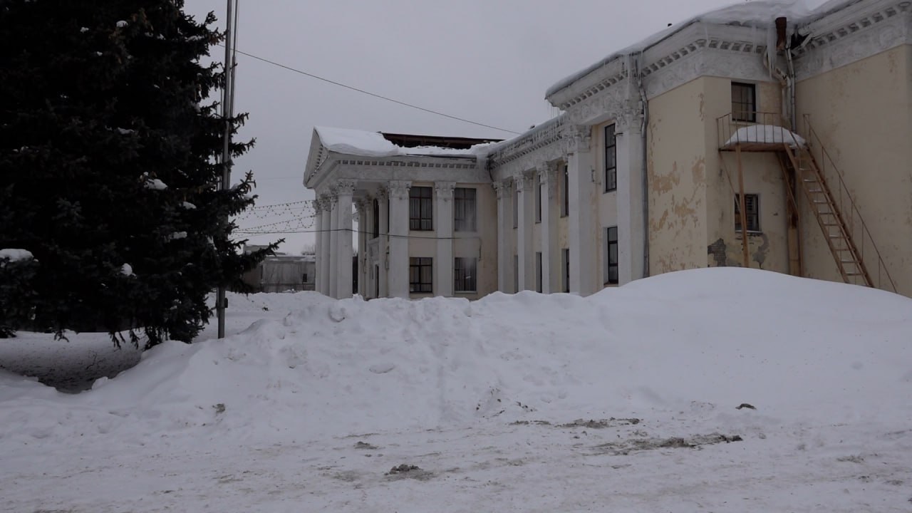 Во Дворце культуры Заволжья из-за обильных снегопадов обрушилась крыша