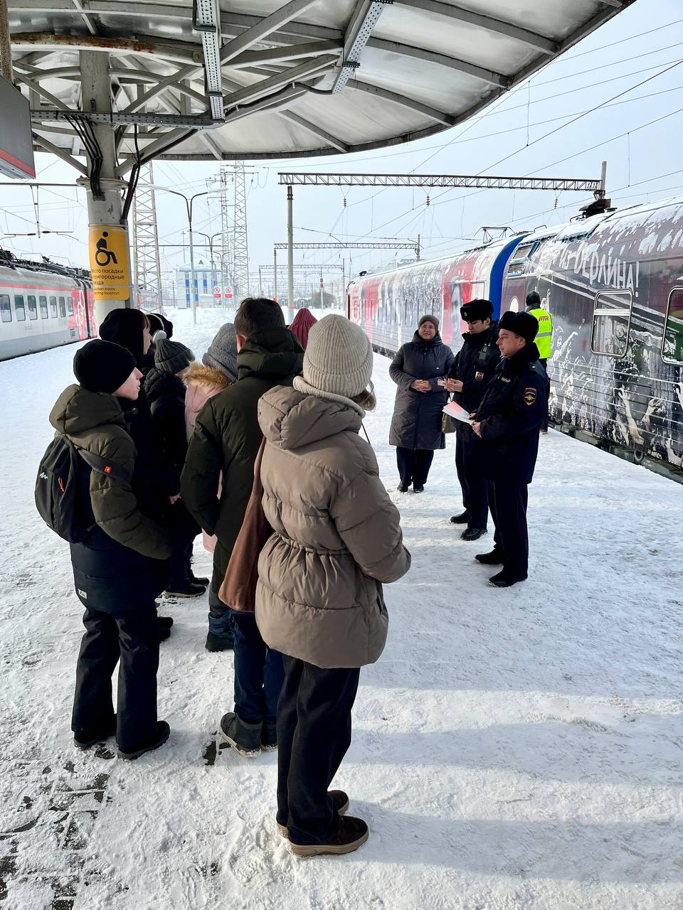 Нижегородские транспортные полицейские обеспечили охрану порядка во время стоянки «Поезда Победы» Нижегородские транспортные полицейские обеспечили охрану порядка во время стоянки «Поезда Победы»