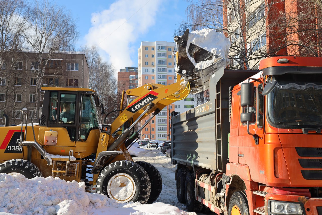 Михаил Иванов в составе «Партийного десанта» проверил качество уборки снега в Сормовском районе