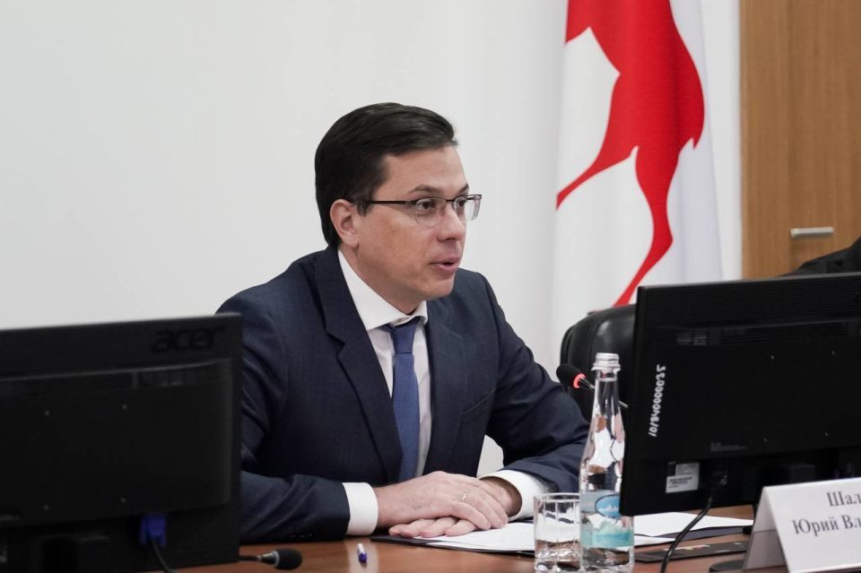Юрий Шалабаев: Провели первое заседание городской Общественной палаты нового созыва, вручили ее членам удостоверения