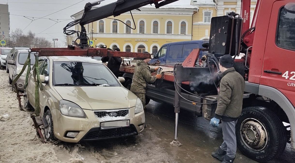 В феврале нижегородские трамваи простояли 127 часов из-за машин на путях