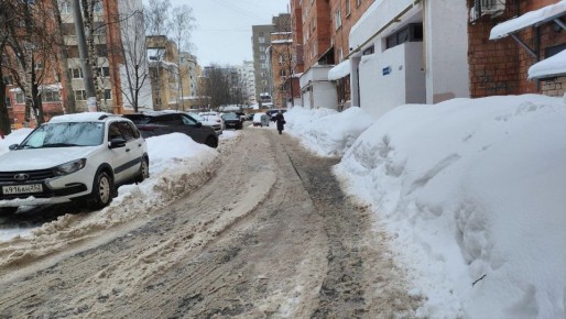 Иван Корниенко организовал уборку снега во дворах на Полтавской, Невзоровых и Белинского