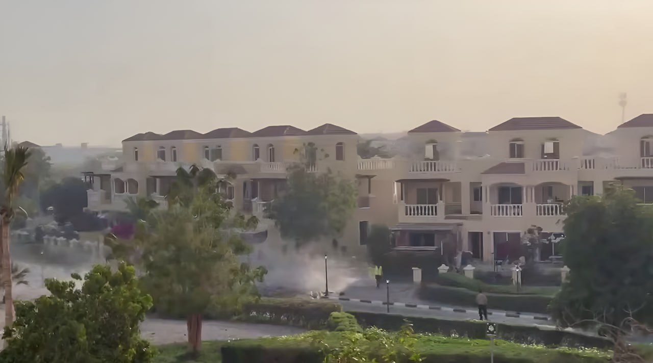 «Нам было страшно выходить на улицы, сидели в номере. Когда слышали воющую сирену, становилось по-настоящему жутко» «Нам было страшно выходить на улицы, сидели в номере. Когда слышали воющую сирену, становилось по-настоящему жутко»