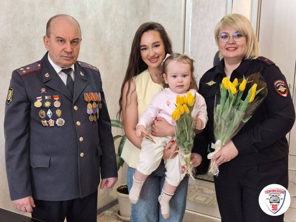 8 марта - в каждый дом!. Международный женский день 8 марта - праздник, который отмечает каждая семья, наполняя дом теплом и заботой