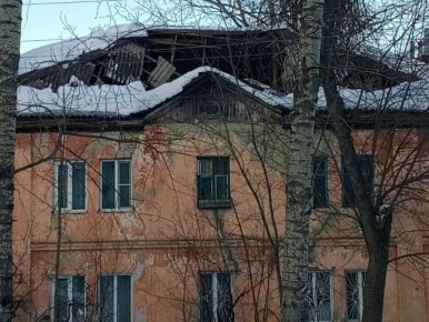 Крыша жилого дома обрушилась в Арзамасе на улице Матросова