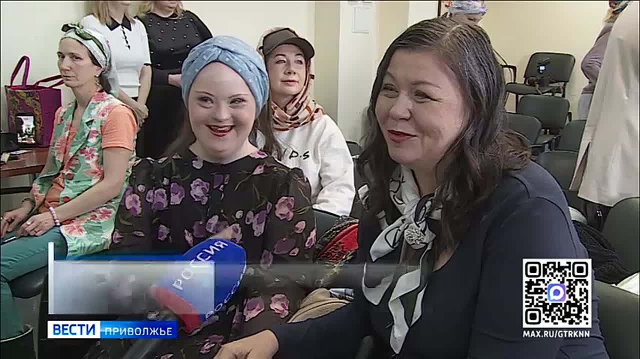 Стилисты, визажисты и парикмахеры решили поздравить с праздником пациенток нижегородского онкодиспансера и провели для них мастер-класс по созданию образа
