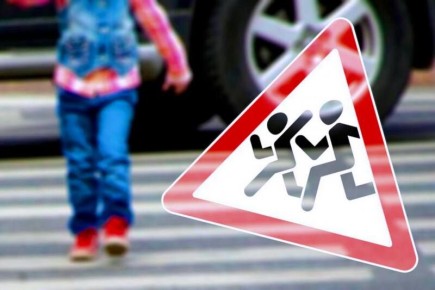 ПАМЯТКА ДЛЯ РОДИТЕЛЕЙ. Методические приёмы обучения ребёнка навыкам безопасного поведения на дороге: В дорожной обстановке обучайте ориентироваться и оценивать дорожную ситуацию;