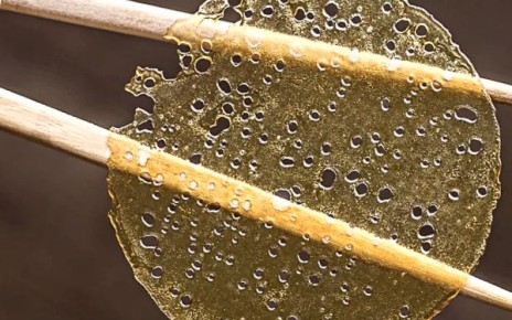 Карамельный твиль: стильное украшение для торта за считанные минуты