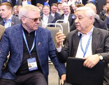 Фарид Мухаметшин поблагодарил председателя Законодательного Собрания Нижегородской области Евгения Люлина за многолетнее сотрудничество по совершенствованию законодательства и тесное взаимодействие парламентов