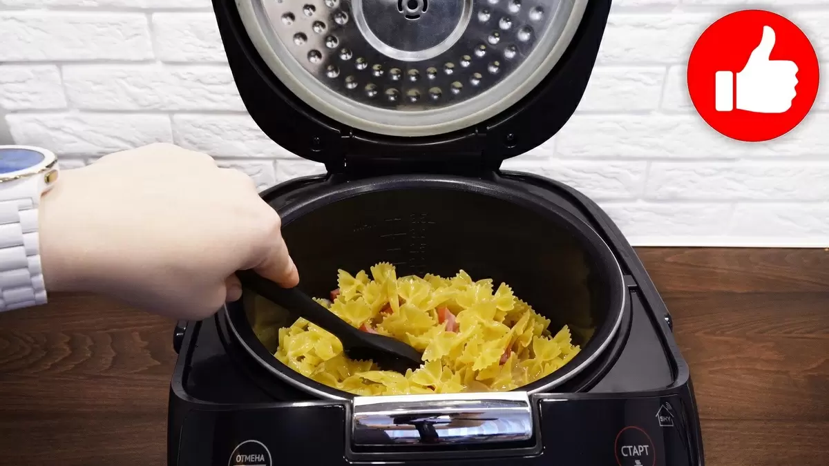 Сытное и быстрое блюдо: макароны с колбасой в мультиварке