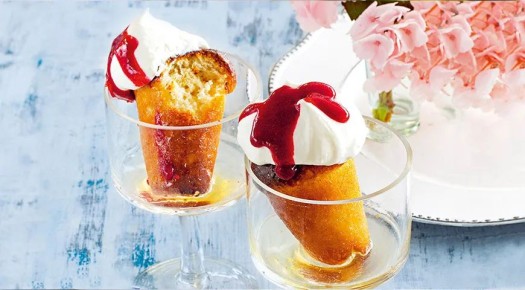 Ромовая баба с ягодным соусом: идеальный десерт для настоящих гурманов