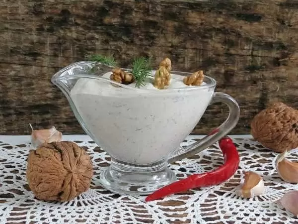 Искусство приготовления соуса Цахтон